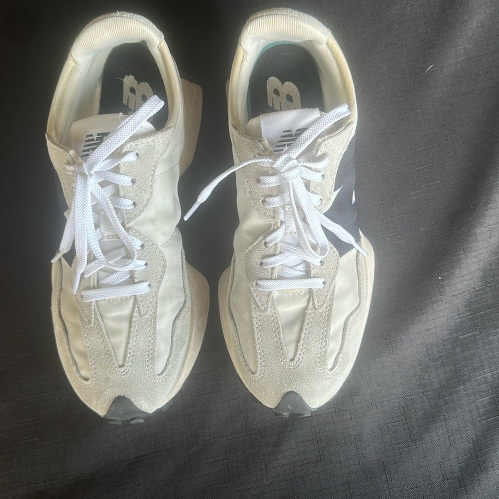 New Balance 327 Woman’s sneakers gently used.